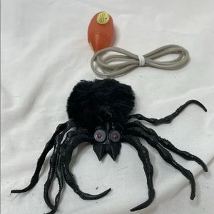 Vintage HALLOWEEN Russ Berrie BLACK JUMPING SPIDER Big Bug Fake Prank Joke Gag